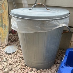 【お取引完了】アルミ製 ゴミ箱 45L 屋外 の画像