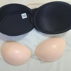 シリコンブラ　ヌーブラ　携帯ケース付き　新品未使用　2点セットの画像