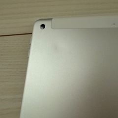 Apple iPad(第５世代)Wi-Fi+Cellular128GBシルバーの画像