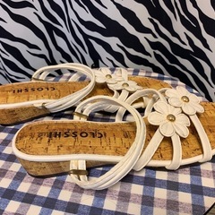 【新品】CLOSSHI ホワイトフラワーサンダル LLサイズの画像