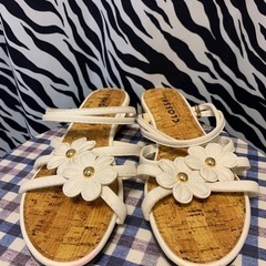 【新品】CLOSSHI ホワイトフラワーサンダル LLサイズの画像