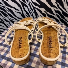 【新品】CLOSSHI ホワイトフラワーサンダル LLサイズの画像