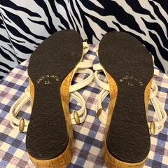 【新品】CLOSSHI ホワイトフラワーサンダル LLサイズの画像