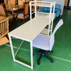 パソコンデスク　ラック付デスク　オフィスチェア　メッシュチェア　ホワイト家具
の画像
