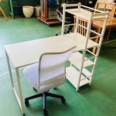 パソコンデスク　ラック付デスク　オフィスチェア　メッシュチェア　ホワイト家具
の画像