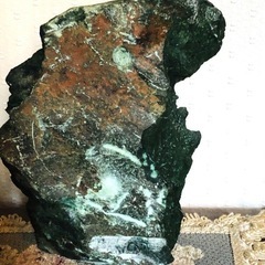石材彫刻　　グリーンの石にインディアン彫刻の画像