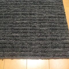 日本製タイルカーペット厚み８㎜・1枚２２０円・在庫１０００枚（１６０６）未使用品の画像