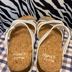 【新品】EDWIN ビジュー付きサンダル 23cmの画像