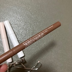 マスカラ、アイライナー、ビューラーの画像
