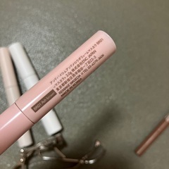 マスカラ、アイライナー、ビューラーの画像
