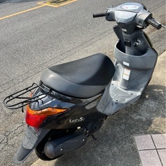 人気車両‼️レッツ5 CA47A　リアキャリア付き❗️シート破れ無し‼️の画像
