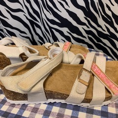 【新品】ビジュー付きサンダル 23cmの画像
