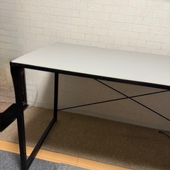 【取引中】PCデスク 幅140cm 奥行60cm 高さ70cmの画像