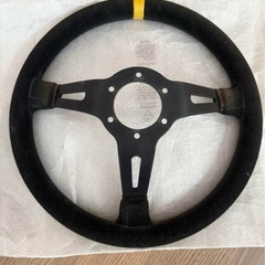 momoステアリング 350mmの画像