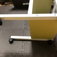 テーブル　白　組み立て済みの画像