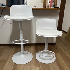 カウンターチェア2脚セット 回転 昇降式 バースツール ハイチェア ダイニングチェア 床 シート 背もたれ スツール キッチンカウンター 白いの画像