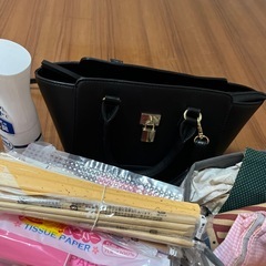 圧縮袋、トイレットペーパー、ティッシュ、カバン、布、消臭剤、キッチンハイター、ポリ袋、ゴミ袋、ポストカード、メモ用紙、音楽スコアシートの画像