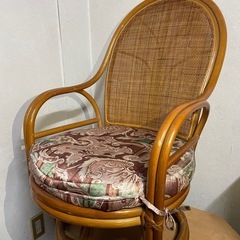 ラタン回転座椅子の画像