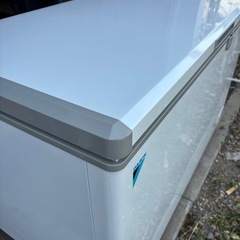美品 DAIKIN ダイキン 375L 冷凍ストッカー LBFG4AS 縦開き冷凍庫の画像