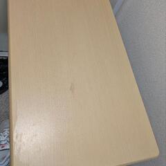 折りたたみ机の画像