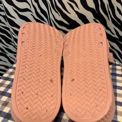 【新品】ビジューサンダル ピンク Mサイズ
の画像