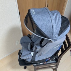 新生児から使えるチャイルドシートの画像