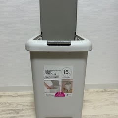 ニトリ15L蓋つきゴミ箱の画像