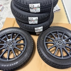155/65/R14スタッドレスと新品のタイヤの画像