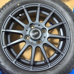 155/65/R14スタッドレスと新品のタイヤの画像