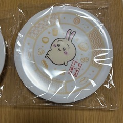 ちいかわお皿2種類　✖️　くら寿司の画像