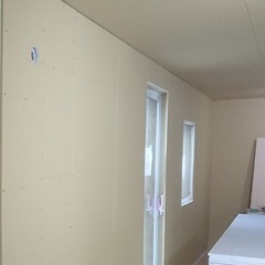 賃金向上！ボード張り！内装工！経験者、未経験歓迎！時給にすると1､600円のスタート！の画像