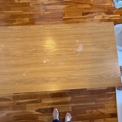 ダイニングテーブル、机の画像