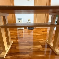 ダイニングテーブル、机の画像