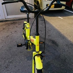 ※決まりました！※　20 インチのミニサイクル。傷が多いんで、整備だけして現場渡しでお願いします。防犯登録料も込みの価格なので、譲渡証明とか面倒なのは一切なく、そのまま乗れますよの画像