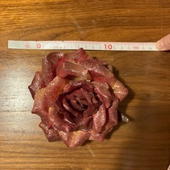 キラキララメのバラのブローチの画像