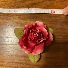 バラのブローチの画像