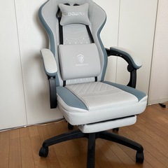 ゲーミングチェア　エアシリンダーで高さ調節可能、リクライニング機能、収納可能オットマン　座り心地良しです！の画像
