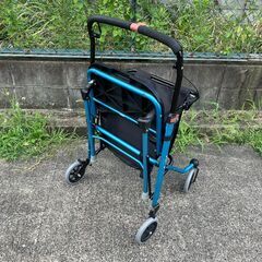 折りたたみ椅子付き歩行補助器（状態悪い）の画像