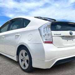 月々格安の【自社ローン＆リース】で乗れます🚗審査に不安があっても大丈夫です😉保証人不要！お支払いについてご相談ください💕＜車検2年付＞トヨタ　プリウス　S　修復歴なし　人気のホワイトパール♪の画像
