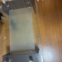 ガラステーブルの画像