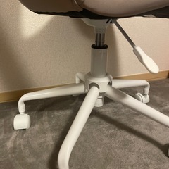 【差し上げます】高さの調整が出来る回転椅子の画像