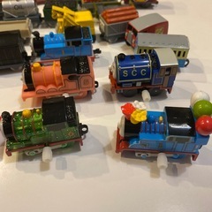 カプセルプラレール　機関車トーマス　たくさんの画像