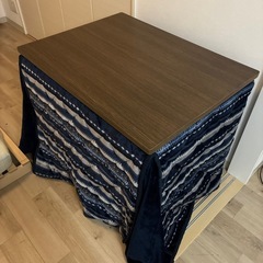 コタツ付きテーブルの画像