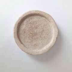 未使用新品！ハムスターの餌入れ　ふちの浅い陶器のお皿（丸型豆皿小）の画像