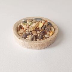 未使用新品！ハムスターの餌入れ　ふちの浅い陶器のお皿（丸型豆皿小）の画像