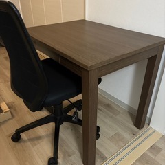 コタツ付きテーブルの画像