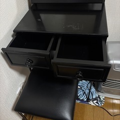 値下げ❗️ 　ドレッサー&イス　セットの画像