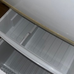 シャープ冷蔵庫SJ-714-W
の画像