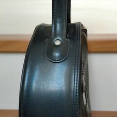 【中古品】ラウンド型合成皮革バッグ　丸型バッグの画像