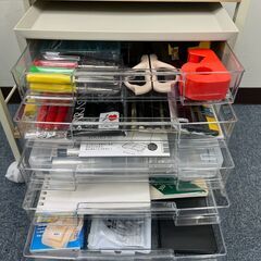 ❗️商談中❗️【8月末撤退】貸し会議室の備品一式まとめてお譲りします【テーブル・イス・ホワイトボードなど／引き取り限定】の画像